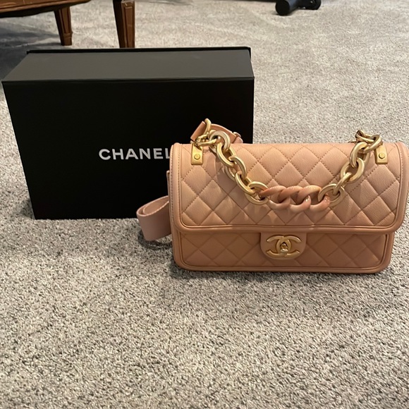 Chanel pink ombré handbag purse 10” x 7” with chain and fabric strap - Picture 2 of 9